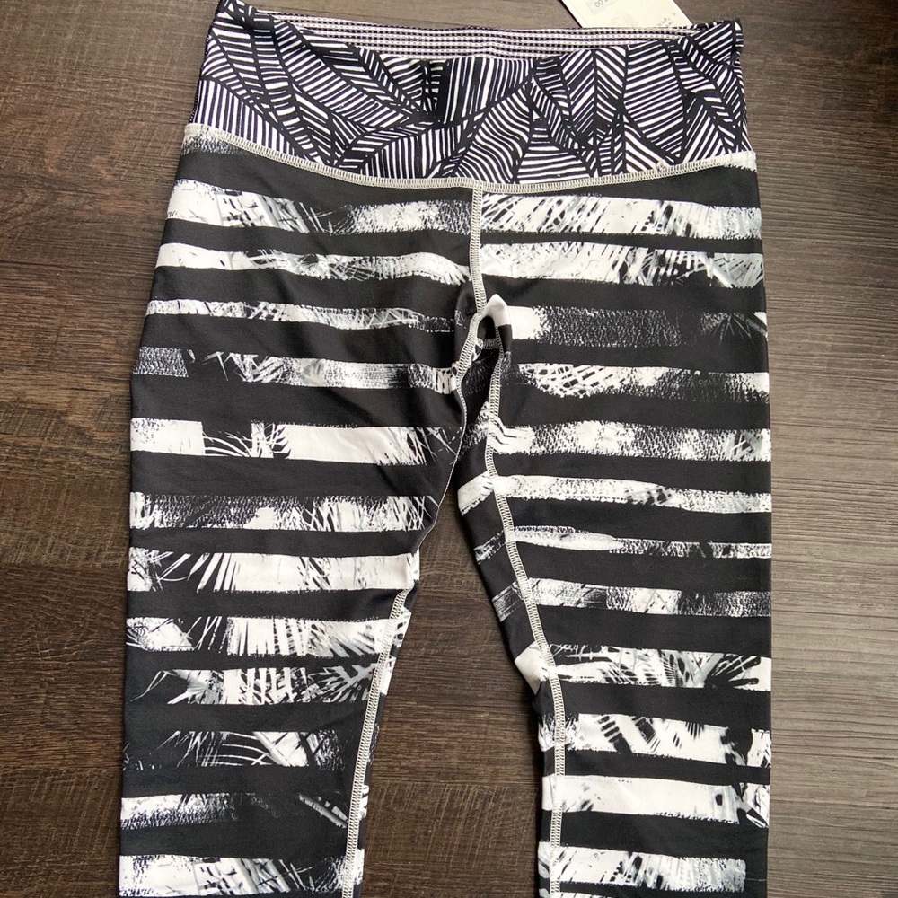 Lululemon winder under crop II